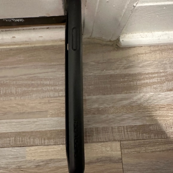 Used Quad Lock case, Apple iPhone 11 Pro Max.Extremely durable.No box included. - Picture 3 of 4